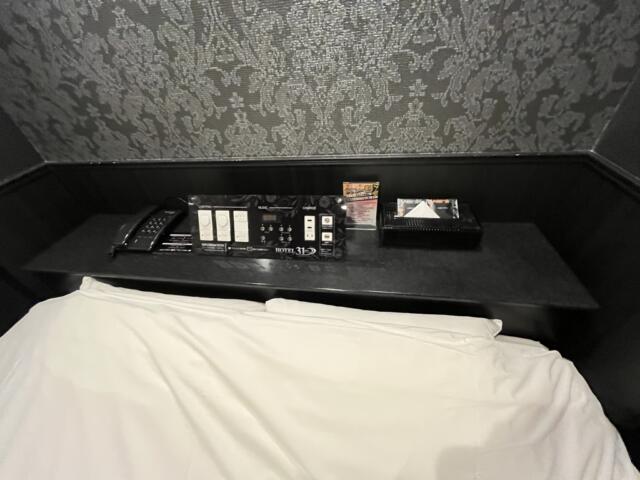 HOTEL 31（サーティワン)(船橋市/ラブホテル)の写真『203号室 ベッド上部全体』by Infield fly