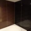 SARA GRANDE五反田(品川区/ラブホテル)の写真『208号室（浴室入口横から奥方向）』by 格付屋