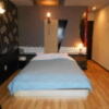 HOTEL MANOA GARDEN（マノアガーデン）(武雄市/ラブホテル)の写真『101号室、中央にベッド、奥に浴室、トイレ、洗面台がある』by 猫饅頭
