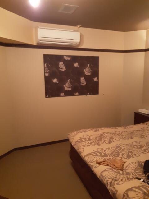 ホテルViVi(相模原市/ラブホテル)の写真『307号室　室内　広々室内とエアコン』by 新アッキー