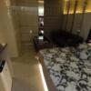 Hotel Queen(クィーン)(豊島区/ラブホテル)の写真『403号室　ベッド足元側からの室内全景』by angler