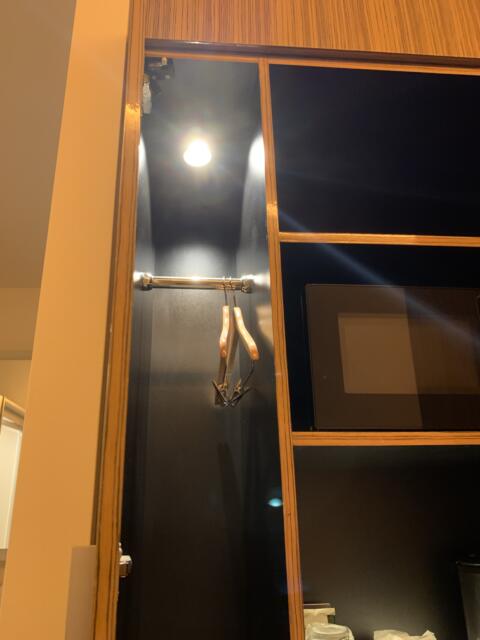 HOTEL DUO（デュオ）(墨田区/ラブホテル)の写真『506号室　クローゼット中身』by 東京都