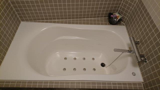 HOTEL ALL-INN G（オールインジー）(豊島区/ラブホテル)の写真『906号室（浴槽幅80㎝（ペットボトル4本分）ジャグジー）』by 格付屋