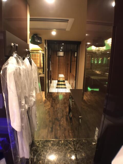 HOTEL AMAN(アマン)(浜松市/ラブホテル)の写真『210号室　部屋に入ると真正面に跳び箱』by ま〜も〜る〜
