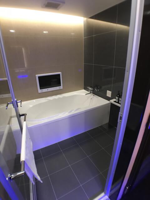 HOTEL AMAN(アマン)(浜松市/ラブホテル)の写真『210号室　浴室』by ま〜も〜る〜