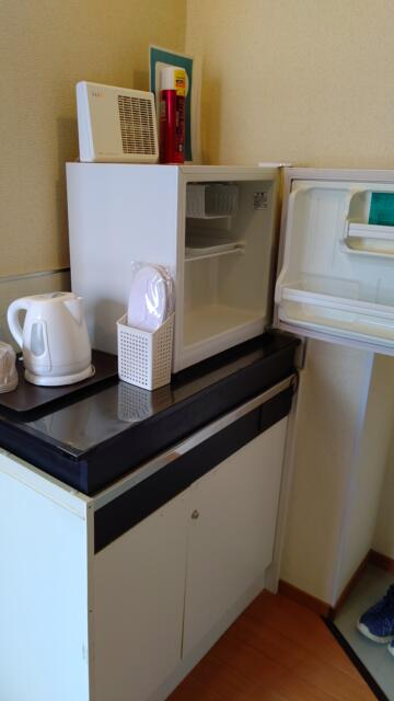 ホテルニュータウン秋葉原(千代田区/ラブホテル)の写真『041号室、冷蔵庫とcoffeeです。』by キジ