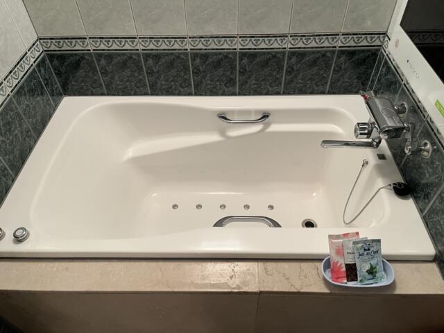 HOTEL KARIN(台東区/ラブホテル)の写真『302号室　浴槽』by honeybunny