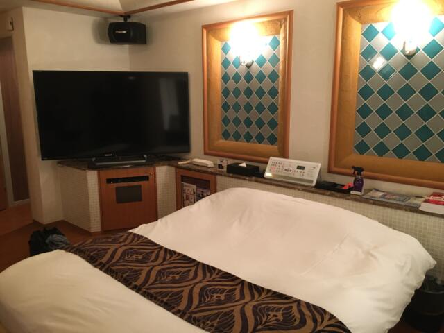 HOTEL OPERA YOU－燿－(市川市/ラブホテル)の写真『406 ベッドとTV』by festa9