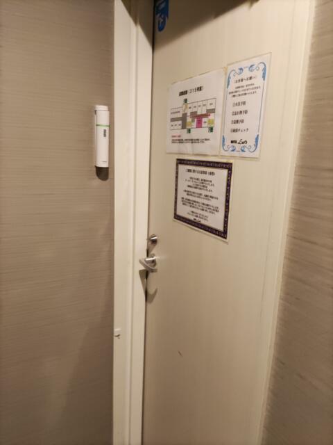 Hotel Let's(ホテル レッツ)(さいたま市大宮区/ラブホテル)の写真『315号室玄関』by じんだいじ