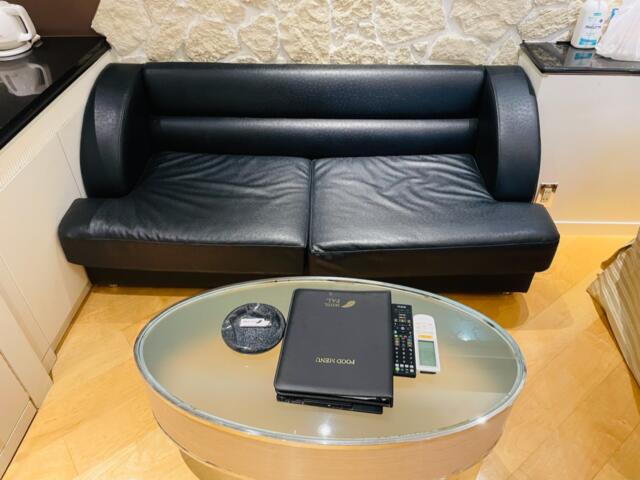 ＰＡＬ大塚(豊島区/ラブホテル)の写真『602号室のソファーとテーブル』by miffy.GTI