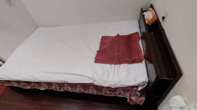レンタルルーム オーロラ(荒川区/ラブホテル)の写真『202号室ベッド』by まこぽん