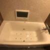 HOTEL AMAN(アマン)(浜松市/ラブホテル)の写真『202号室　浴槽&amp;浴室TV』by ま〜も〜る〜
