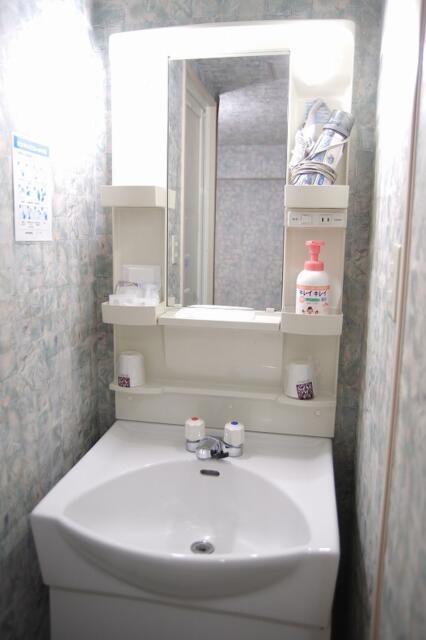 ホテル オーロラ(豊島区/ラブホテル)の写真『702号室　洗面台』by マーケンワン