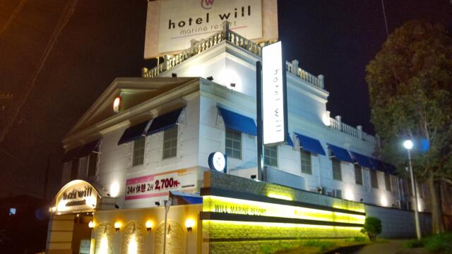 WILL marineresort藤沢(ウィルマリンリゾートフジサワ)(藤沢市/ラブホテル)の写真『夜の外観です。(22,10)』by キジ