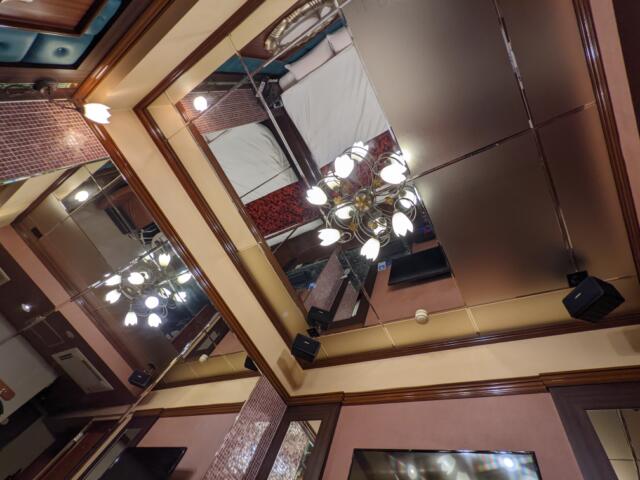 シーズ鶯谷(台東区/ラブホテル)の写真『205号室、下から天井を見上げると、ベッドの上の絡みがよく見えるｗ』by よしっく