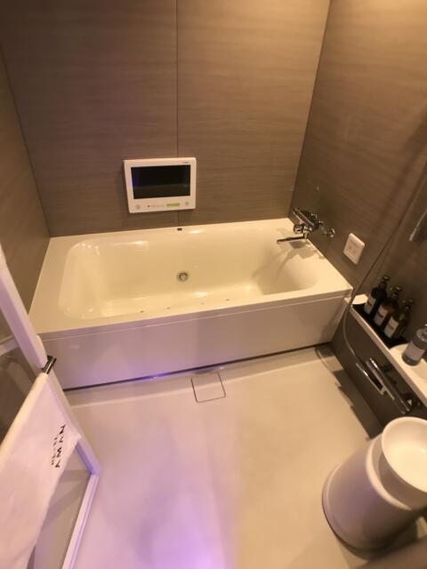 HOTEL AMAN(アマン)(浜松市/ラブホテル)の写真『213号室　お風呂』by ま〜も〜る〜