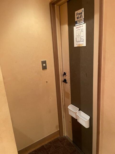 サンレモ(新宿区/ラブホテル)の写真『202号室、玄関。』by 都まんじゅう