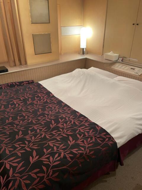 サンレモ(新宿区/ラブホテル)の写真『202号室、ベッド。』by 都まんじゅう