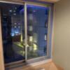 HOTEL セリーズ(江戸川区/ラブホテル)の写真『403号室 窓の外は道路 向かいの建物はホテル・ザ・アメリカン』by ネコシ