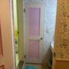 HOTEL セリーズ(江戸川区/ラブホテル)の写真『403号室 トイレの入り口 右側が洗面台 左側がお風呂』by ネコシ