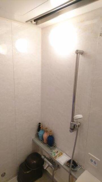 ホテルFooo（フー）(豊島区/ラブホテル)の写真『208号室（浴室奥からシャワー部分）』by 格付屋