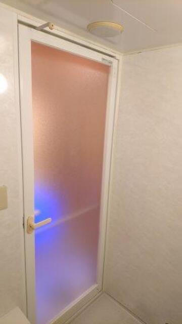 ホテルFooo（フー）(豊島区/ラブホテル)の写真『208号室（浴室奥から入口方向）』by 格付屋