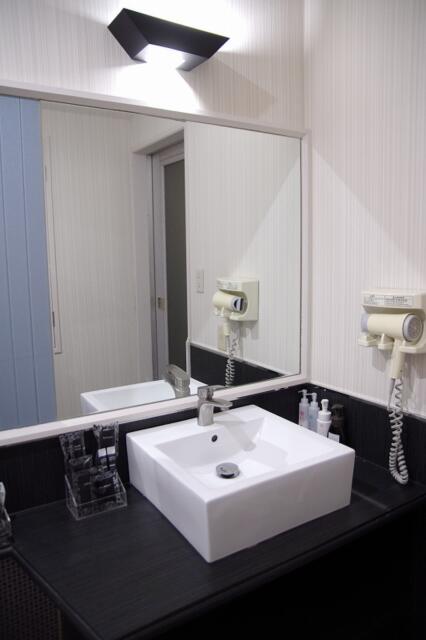 HOTEL CORE 池袋(豊島区/ラブホテル)の写真『601号室　洗面台』by マーケンワン