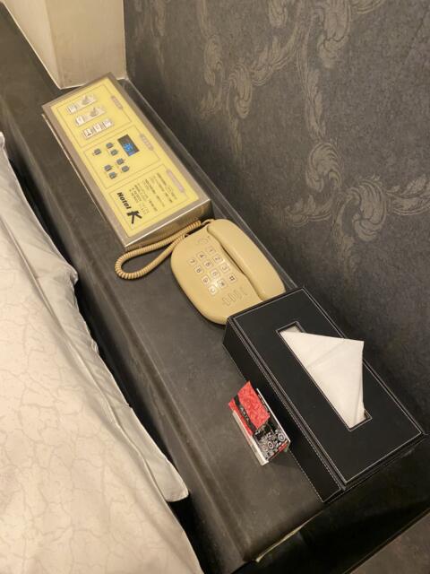HOTEL K Omiya(さいたま市大宮区/ラブホテル)の写真『310号室(ベッド傍スイッチ、電話、ゴム)』by こねほ