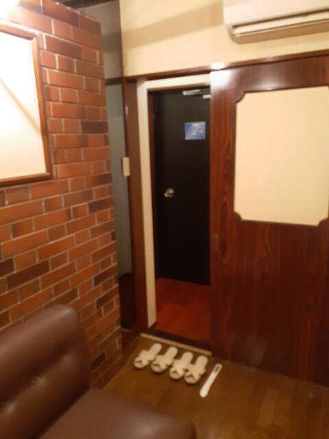 ミンク町田(相模原市/ラブホテル)の写真『４０１号室　部屋から見た玄関』by 新アッキー