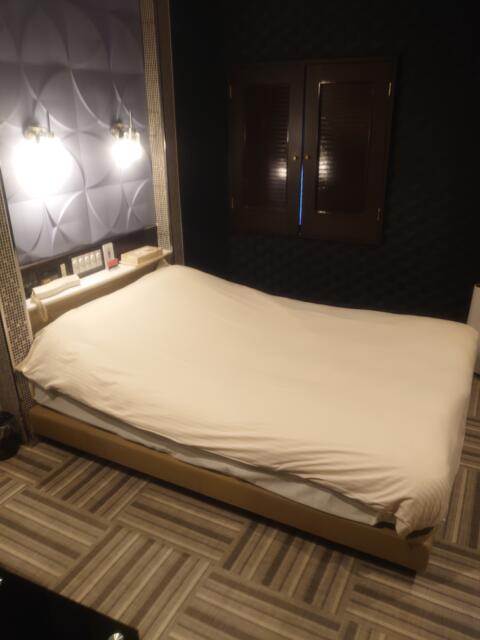 Hotel Let's(ホテル レッツ)(さいたま市大宮区/ラブホテル)の写真『211号 ベッド』by momomo