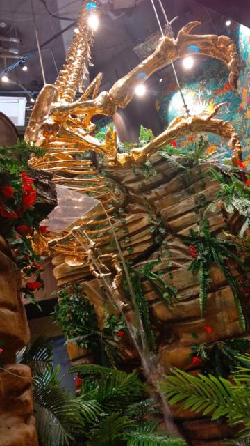 アルティア ダイナソー町田店(町田市/ラブホテル)の写真『恐竜の回りを螺旋階段でおります。(22,10)』by キジ