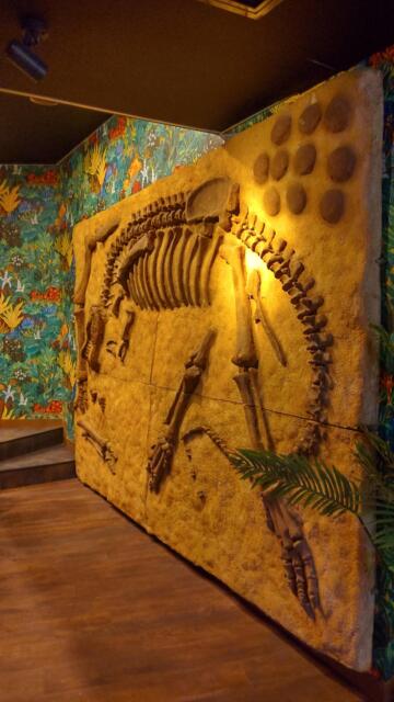 アルティア ダイナソー町田店(町田市/ラブホテル)の写真『化石の巨大ｵﾌﾞｼﾞｪを見たら外に出れます。(22,10)』by キジ