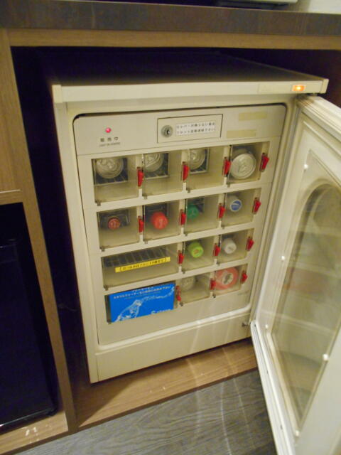 WILL URBAN 多摩センター(多摩市/ラブホテル)の写真『205号室、ドリンク販売用冷蔵庫』by もんが～