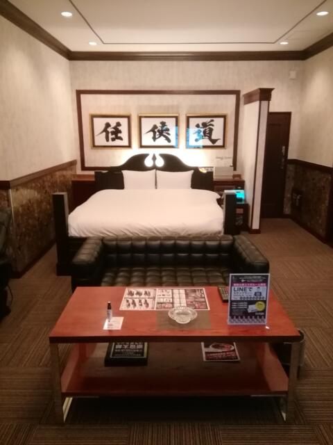 隠家(ajito) HOTEL555御殿場2(御殿場市/ラブホテル)の写真『22号室、手前から部屋全体です。(22.11)』by キジ