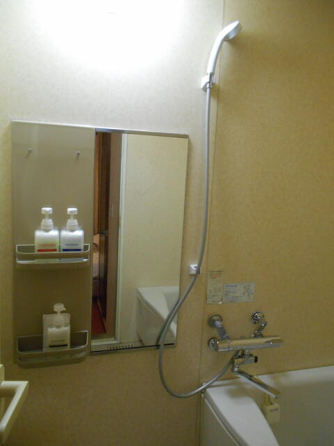 ホテルシティ(立川市/ラブホテル)の写真『303号室、シャワーとシャンプー類』by もんが～