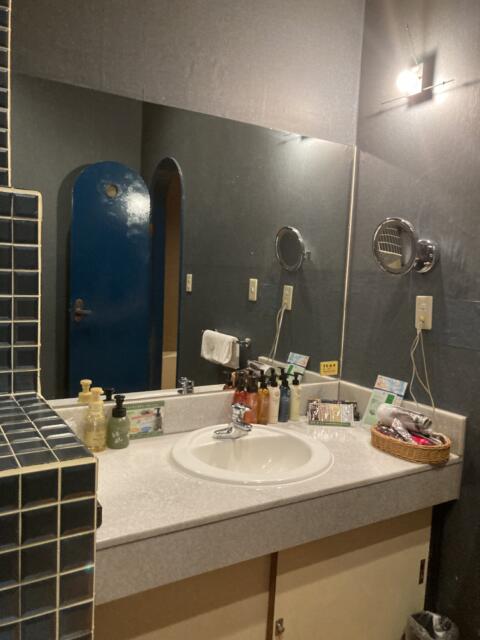 Utovilla（ユートビラ）HOTEL555 沼津店(沼津市/ラブホテル)の写真『30号室洗面化粧台』by さまよう旅人