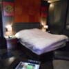 HOTEL SOL 福岡（ソル）(福岡市中央区/ラブホテル)の写真『602号室　奥にベッド、手前にソファがある。』by 猫饅頭