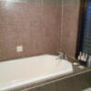 HOTEL SOL 福岡（ソル）(福岡市中央区/ラブホテル)の写真『602号室　浴室。タイル張りの部屋と大型浴槽がある。』by 猫饅頭