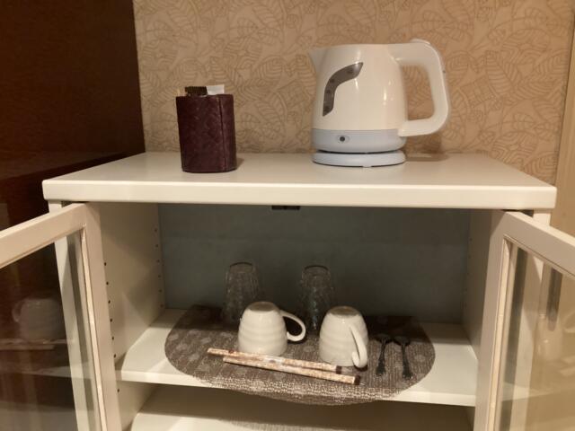 HOTEL LAGNA(ラグナ)(守山市/ラブホテル)の写真『301号室　茶箪笥、電気ケトル』by まさおJリーグカレーよ