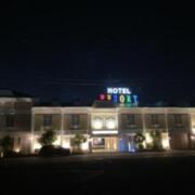 リゾートホテル羽島インター店(羽島市/ラブホテル)の写真『夜の外観』by まさおJリーグカレーよ