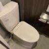 ホテル大山(新宿区/ラブホテル)の写真『104号室　トイレ（蓋クローズ）』by 東京都