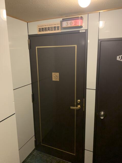 ドルフィン(新宿区/ラブホテル)の写真『302号室　ドア前』by 東京都