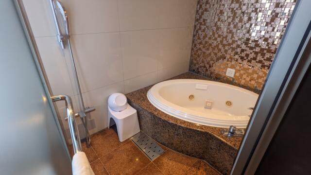 DESIGN HOTEL NOX(ノクス)(品川区/ラブホテル)の写真『805号室、浴室』by 名無しさん（ID:187269）