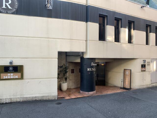 HOTEL RUNA(ルナ)鶯谷(台東区/ラブホテル)の写真『昼間の外観　左がルナ1 右がルナ2』by 東京都