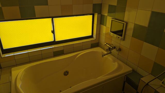 ティファナ・イン(浜松市/ラブホテル)の写真『205号室 浴槽』by クワッグ
