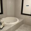 ホテルRPLUS（アールプラス）(八千代市/ラブホテル)の写真『401 浴室　遮光のロールカーテンがあります』by festa9