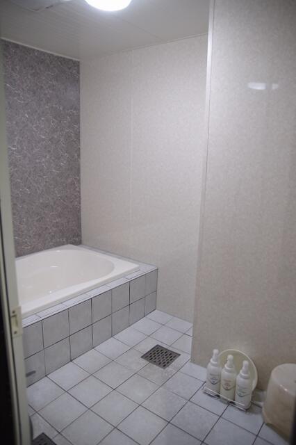 HOTEL GRANDE(川口市/ラブホテル)の写真『404号室　浴室』by マーケンワン