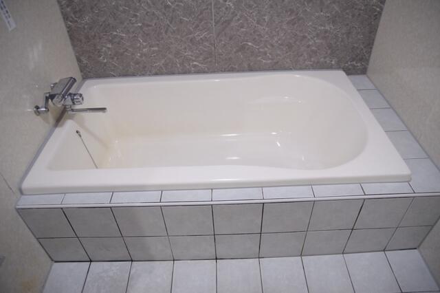 HOTEL GRANDE(川口市/ラブホテル)の写真『404号室　浴槽』by マーケンワン