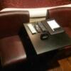 シーズ五反田(品川区/ラブホテル)の写真『401号室 テーブルと椅子』by 舐めたろう