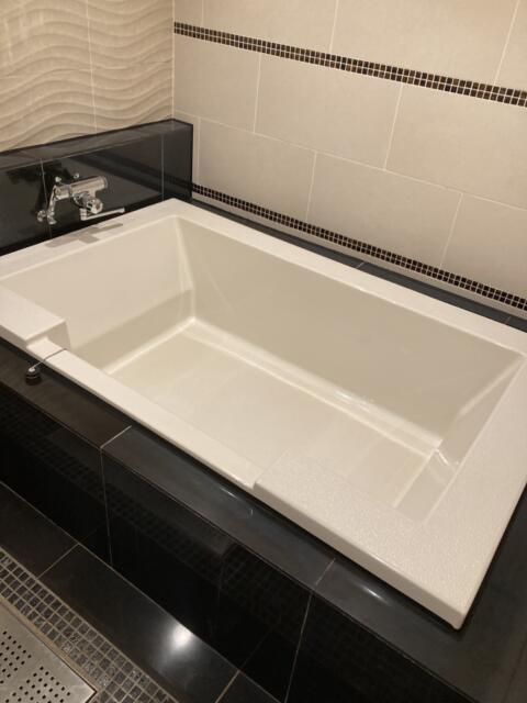 ホテル Swing（スウィング）(神戸市中央区/ラブホテル)の写真『503号室　浴槽』by 風のヒューイ